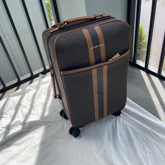 Michael Kors Leather travel bag - Picture 1 of 9